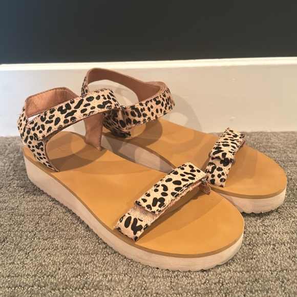 Madewell The Maggie Sandal in Spotted Calf Hair - Picture 3 of 7